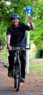 Storbritanniens oppositionsleder David Cameron fik denne uge stjålet sin cykel. Med lidt hjælp fra en tabloidavis og en politisk modstander blev den dog fundet igen. 