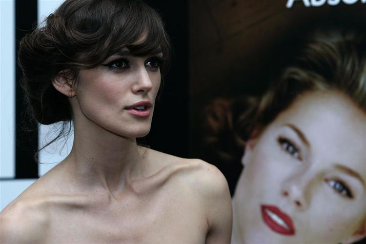 Den britiske skuespiller Keira Knightley ankommer til premieren på filmen 'The Edge of Love' i London 19. juni. Arkivfoto. 