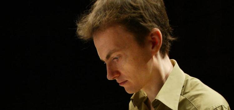 Tharauds Chopin-præludier udgør en helhed, som ikke lægger sig i halen på nogen eksisterende fortolkning. PR-foto. 