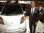 Den indiske bilproducent Tata Companys bestyrelsesformand, Ratan Tata, lancerer den nye Tata Nano i Geneve i marts. Arkivfoto. 