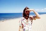 ... frem for en psykedelisk himmelflugt gennem tonerne og de heliumlyse korarrangementer, er grundtonen hos Dennis Wilson melankolsk og grumset som en stillehavsblues. PR-foto. 