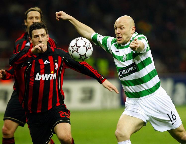 Der er ikke mange billeder af Thomas Gravesen i Celtics hvid-grønne trøje fra den seneste tid. så her er et foto fra en kamp mellem Celtic og Milan 7. marts 2007. Arkivfoto. 