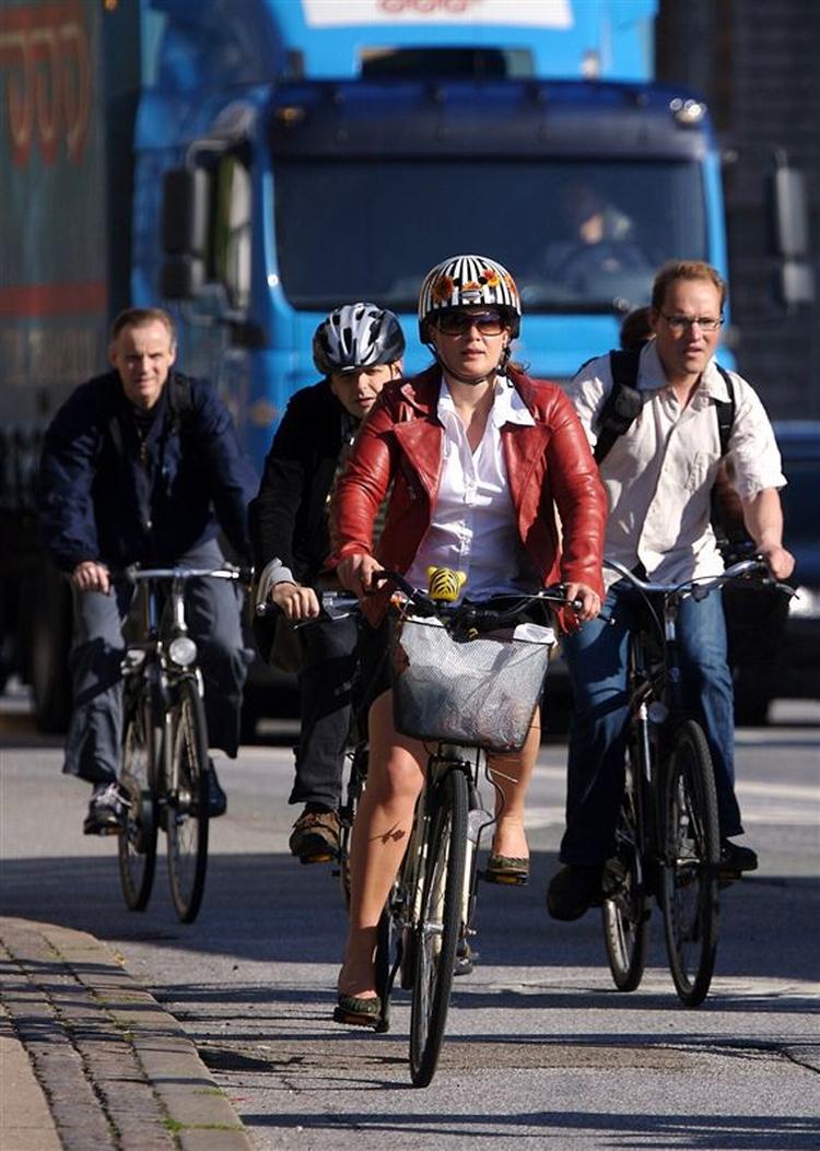 Den tunge trafik og højresvingsulykker har været blandt de værste syndere i skadesstatistikkerne fra trafikken. Arkivfoto 