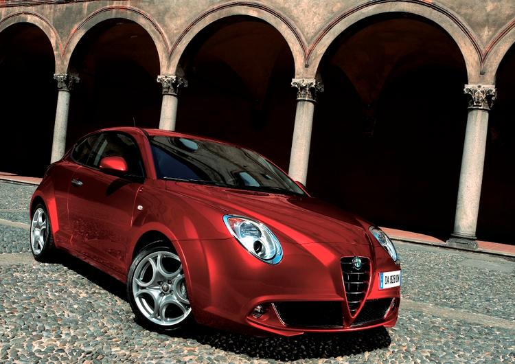 EKSLUSIV. Alfa Romeo MiTo hører til i den dyre ende af småbilsklassen. Den er baseret på en Fiat Grande Punto, men prisen er alligevel oppe på mindst 270.000 kroner. 