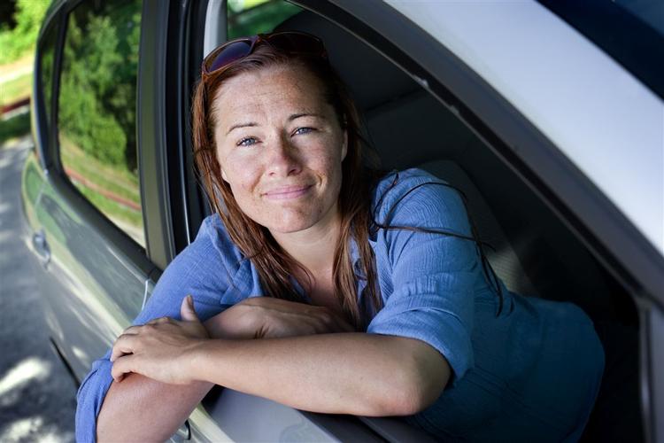 Mia Matthiesen, der jævnligt rejser mellem Århus og København, sparer penge, tid og besvær ved at køre sammen med andre. 