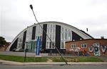 Nyhedsavisen vil fortsætte med at udkomme. I øjeblikket er redaktionen på Holmen i København dog næsten tom, da avisen holder sommerferie. 