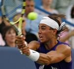 Schweizeren Roger Federer har siddet på tennistronen i fire et halvt år. Nu sætter Rafael Nadal sig på tronen. 