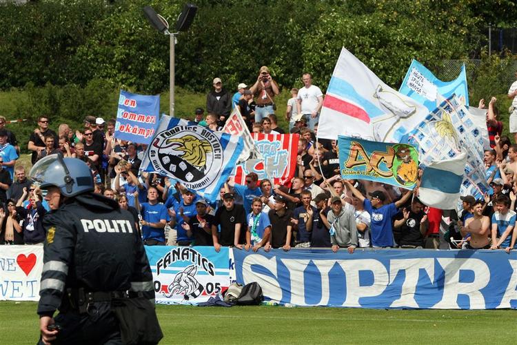 Ballademagere fra Hansa Rostock forholdt sig acceptablet under fodboldkampen på Næstved Stadion - trods hærgen på vej til  kampen. 