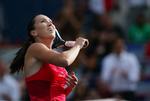 Jelena Jankovic tabte  kvartfinalen til slovakken Dominika Cibulkova, men bliver alligevel nummer et på verdensranglisten. 