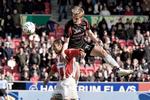 Danny Olsen i duel med AaB's Steve Olfers i april i år. Den gang vandt FC Midtjylland også. 