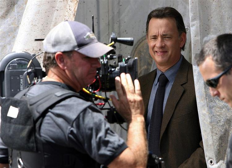 Tom Hanks på ved optagelserne til 'Engle og Dæmoner' i Rom i juni. Filmen er inspireret af forfatteren Dan Browns bestseller af samme navn og fortæller om forskeren Robert Langdom, som ifølge AP opklarer et mord og forhindrer et terrorangreb mod Vatikanet. 
