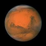 I dag er den rød, men kan måske blive pletvist hvid. I hvert fald falder sneen fra skyerne over planeten. Arkivfoto. 