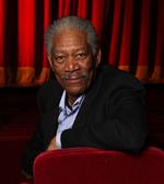 Da en nysgerrig ville fotografere den forulykkede  Morgan Freeman med sin mobiltelefon, blev det besvaret med en kæk kommentar fra skuespilleren. 