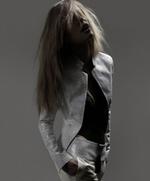 Black noir - står for mere økonomisk tilgængeligt tøj end noir. Det unge look er inspireret er glamrock. 