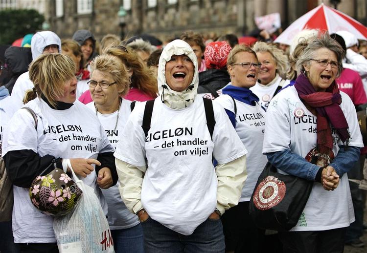 Sygeplejerskerne strejkede sig til en lønstigning, men det er ikke nok, mener mange, som skifter jobbet i det offentlige ude med et i det private. Arkivfoto 