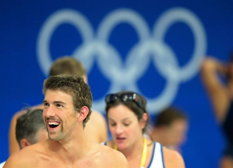 Michael Phelps indleder sin jagt på otte OL-guldmedaljer lørdag aften, når der er indledende heat i 400 meter medley. 