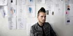 På sit lille kvistværelse over Sortedamssøen tegner og syer Jean-Phillip kollektioner, som han har solgt til det engelske og japanske marked og en række københavnske butikker. Foto: Sara Galbiati 