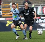 Carsten Fredgaard (lyseblå trøje) har spillet 98 kampe for Randers. En af dem var i foråret mod OB og Hans Henrik Andreasen. 