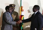 De to ledere i Zimbabwe er nu efter flere måneders kold luft ved at tø op. 