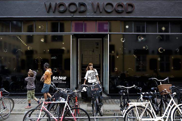 Wood Wood i Krystalgade tilbyder farvestrålende og grafisk modetøj. 
