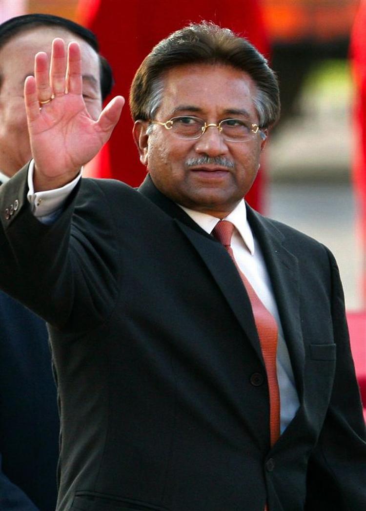 Pakistans præsident risikerer at blive sat fra sin bestilling, hvis det lykkes parlamentet at fælde ham i rigsretssag. 