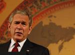 George W. Bush er på vej til OL-åbningen i morgen. I dag kritiserede han Kinas forhold til menneskerettigheder. 