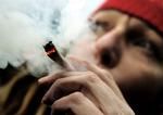 Det vil fremover være muligt at fyre en fed på de berømte coffeeshops i Amsterdam. - Arkivfoto. 