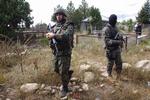Georgiske soldater patruljerer i byen Avnebi i Sydossetien. 