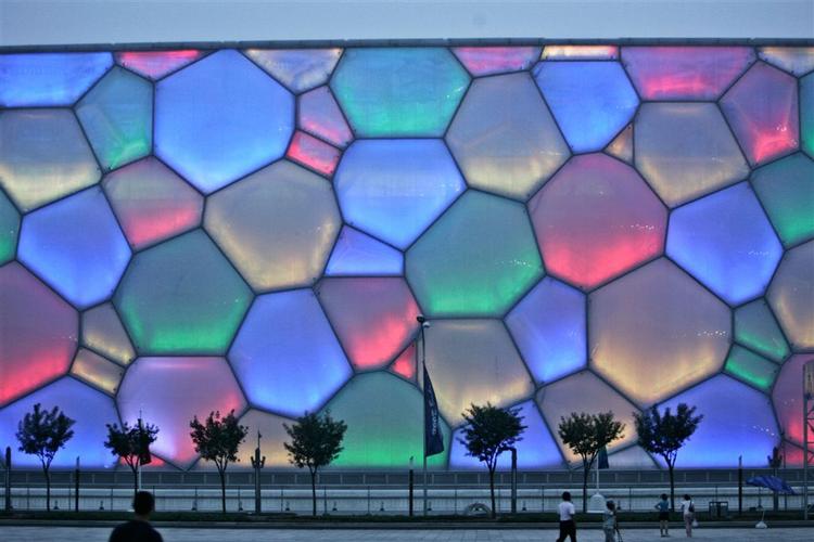 Det olympiske svømmestadion i Beijing. Hvor meget OL skal du se på tv? 