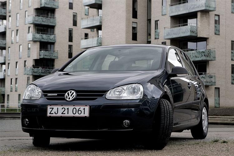 SKJULTE EVNER. Man skal vide det - det er nemlig ikke til at se, at denne VW Golf er den særlige Bluemotion-model, der kører en del længere på literen end normalt. 