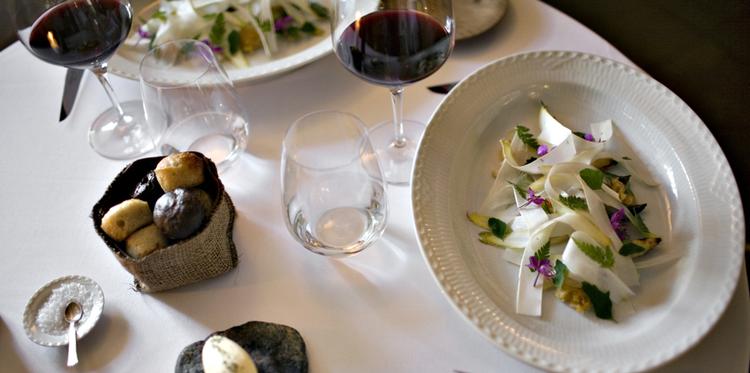 Det spøger i gangene på Dragsholms Slot, men i køkkenet bliver der tryllet. Foto: Miriam Dalsgaard 