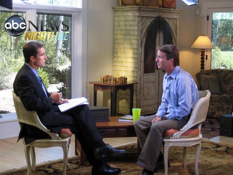 John Edwards under interviewet på ABC News med journalist Bob Woodruff. 
