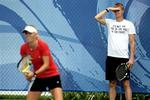 Kenneth Carlsen nyder sin nye rolle som sparringspartner for Caroline Wozniacki. 