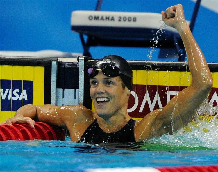 Dara Torres indskriver sig i historiebøgerne som den ældste OL-medaljevinder i svømning. 