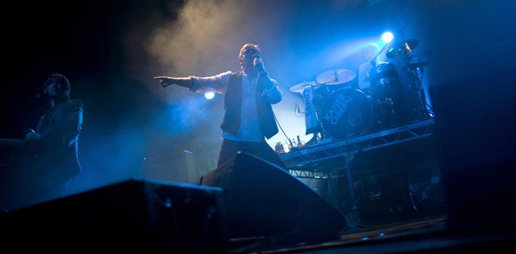 Kaiser Chiefs leverede fredag aften en opvisning i uforfalsket energi og rock i øjenhøjde med publikum. Her ved en tidligere lejlighed i KB Hallen i København. 