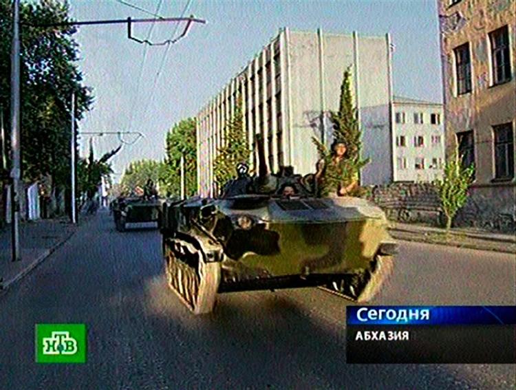 Tv-billeder af russiske tropper i Sukhumi, der er hovedstaden i den georgiske udbryder-republik Abkhasien. 