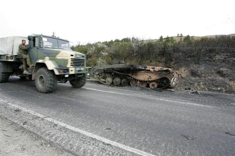 De georgiske militærstyrker er presset ud af udbryderregionen Abkhasien. 