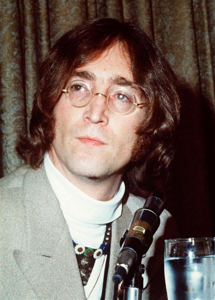John Lennon blev myrdet i 2000. 