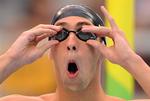 Inden starten sad brillerne som de skulle, men under finalen voldte de Michael Phelps store vanskeligheder. 
