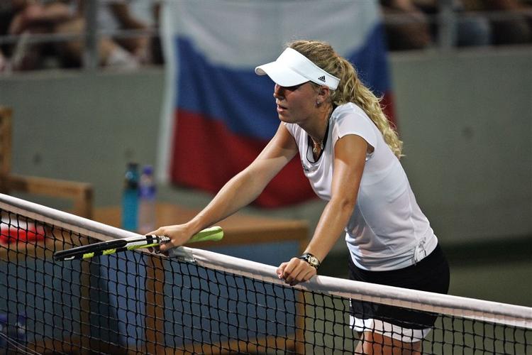 Caroline Wozniacki gav russeren mere end god modstand, men i andet sæt forsvandt kræfterne. 