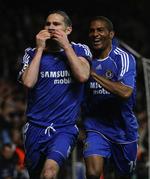 Frank Lampard (til venstre) har al mulig grund til at juble. Den nye kontrakt med Chelsea kaster en alene en kvart milliard kroner i løn af sig. 