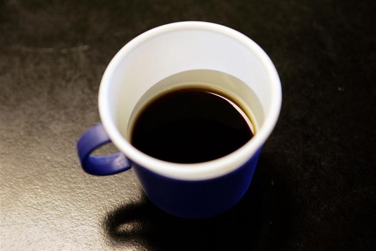 Hold dig til den sorte kaffe på arbejde, hvis du spare på kalorierne. Automatens 'mælk' består af 35 procent fedt. 