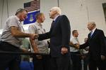Republikaners kandidat McCain vinder lidt ind på Obama i meningsmålingerne. 