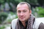 Christian Bjerregaard Jepsen har arbejdet som informationsmedarbejder for Dacaar i Kabul i Afghanistan de seneste 20 måneder. Gårsdagens Talebanangreb mod hjælpearbejdere fra IRC, hvor fire blev dræbt - heraf tre udenlandske kvinder - har gjort et stort indtryk på hjælpearbejderne, fortæller han. Danske hjælpeorganisationer har dog besluttet, at de ikke indstiller deres arbejde i landet, selv om IRC nu stopper deres arbejde. 