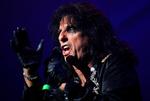 Jubilæumsalbummet "Along Came A Spider" synes at rumme mange af de facetter, som Alice Cooper har underholdt med siden slutningen af 60'erne. 