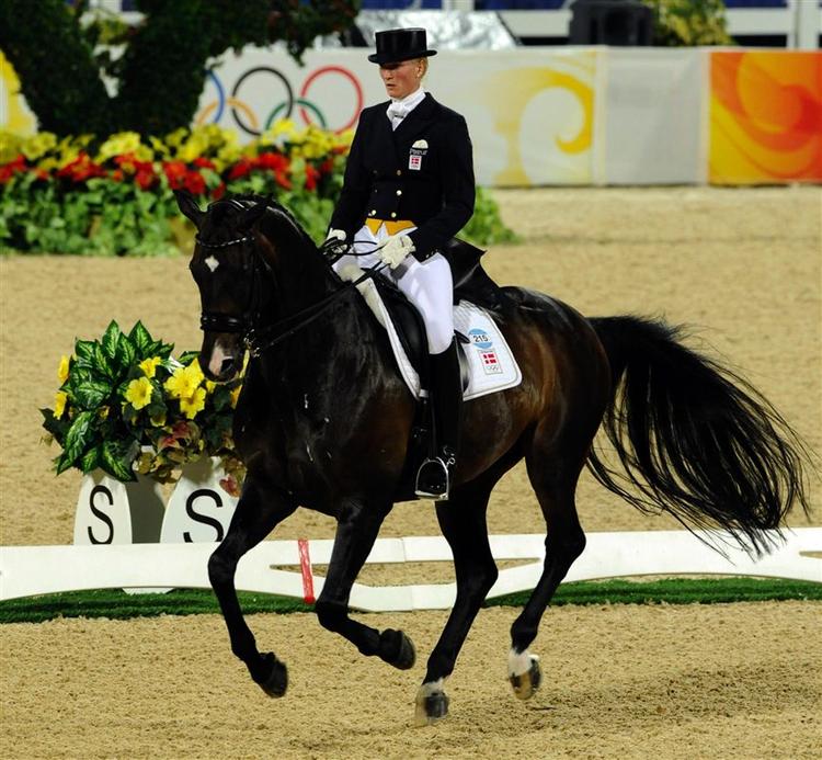 Prinsesse Nathalie zu Sayn Wittgenstein har sikret Danmark bronze i holdkonkurrencen i dressur. 