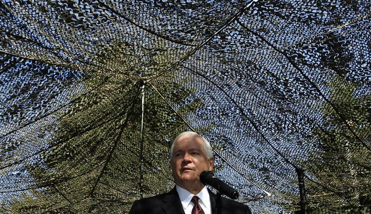 Den amerikanske forsvarsminister Robert Gates advarer Rusland. 
