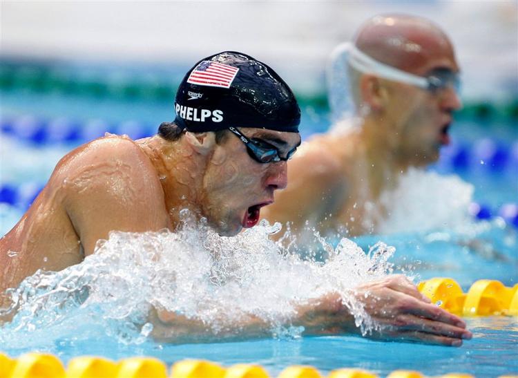 Michael Phelps satte verdensrekord og Laszlo Cseh satte europarekord. Alligevel vandt amerikaneren sin sjette guldmedalje i Beijing med et forspring på 2,29 sekund. 