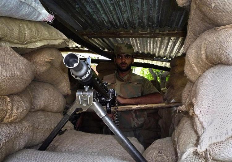 En pakistansk soldat i stilling i forbindelse med det fremstød mod militante islamister, som de pakistanske hær har gennemført de seneste ti dage. 