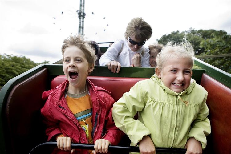 Hvad Tivoli ikke tjente på gyngerne, fik haven ind på karussellerne. Arkivfoto. 